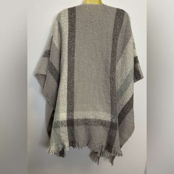 NWT Nine West Striped Poncho Wrap - Picture 2 of 7
